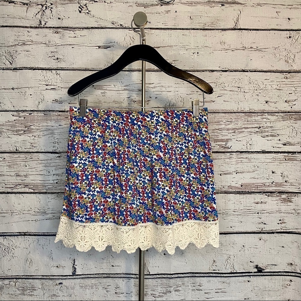 Socialite Floral Print Crochet Trim Mini Skirt